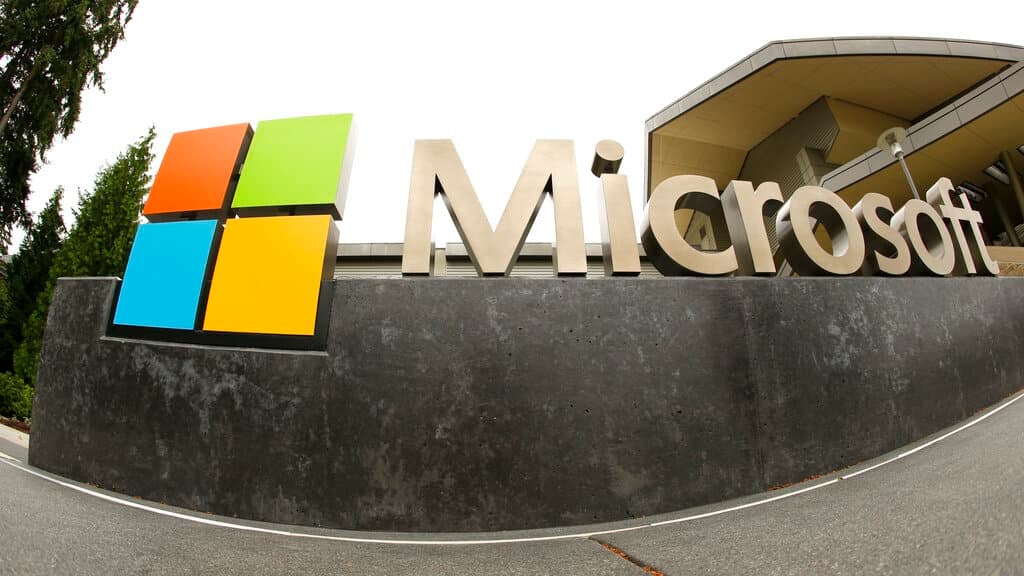 Job Cuts in Tech Sector Spread, Microsoft Lays Off 10,000