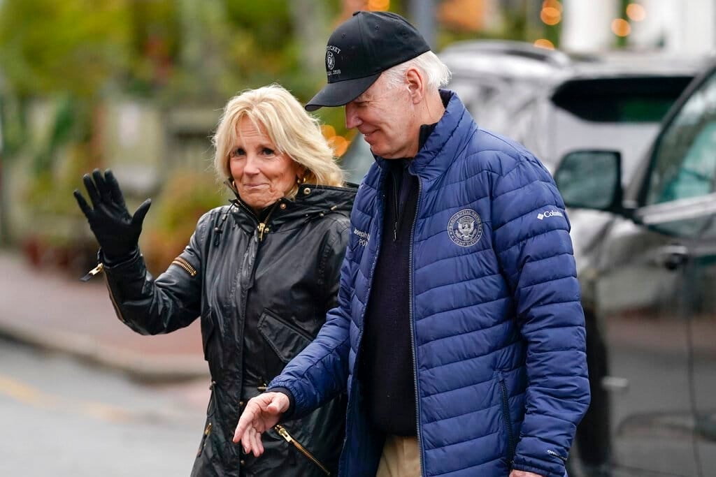 Biden, Family Attend Christmas Tree Lighting on Nantucket