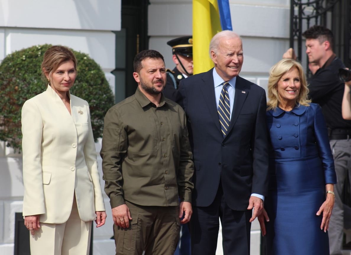 Zelenskyy Receives Mixed Reception in DC Visit to Shore Up Support