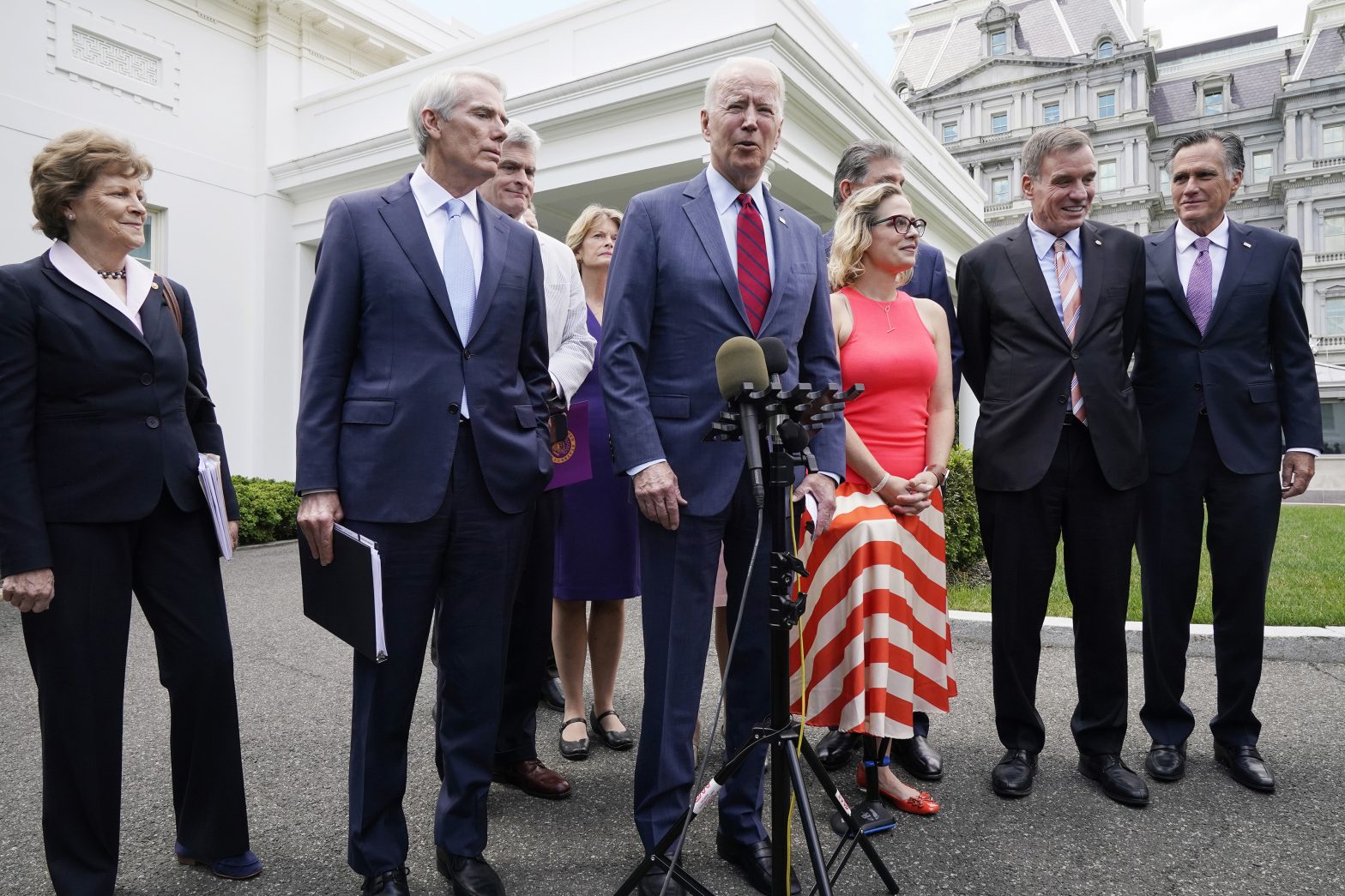 Bipartisan Efforts Win the Day As Senators, White House Strike Infrastructure Deal