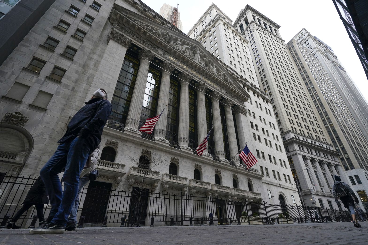 Wall Street Rallies, Heads for Winning Week After Weak Start