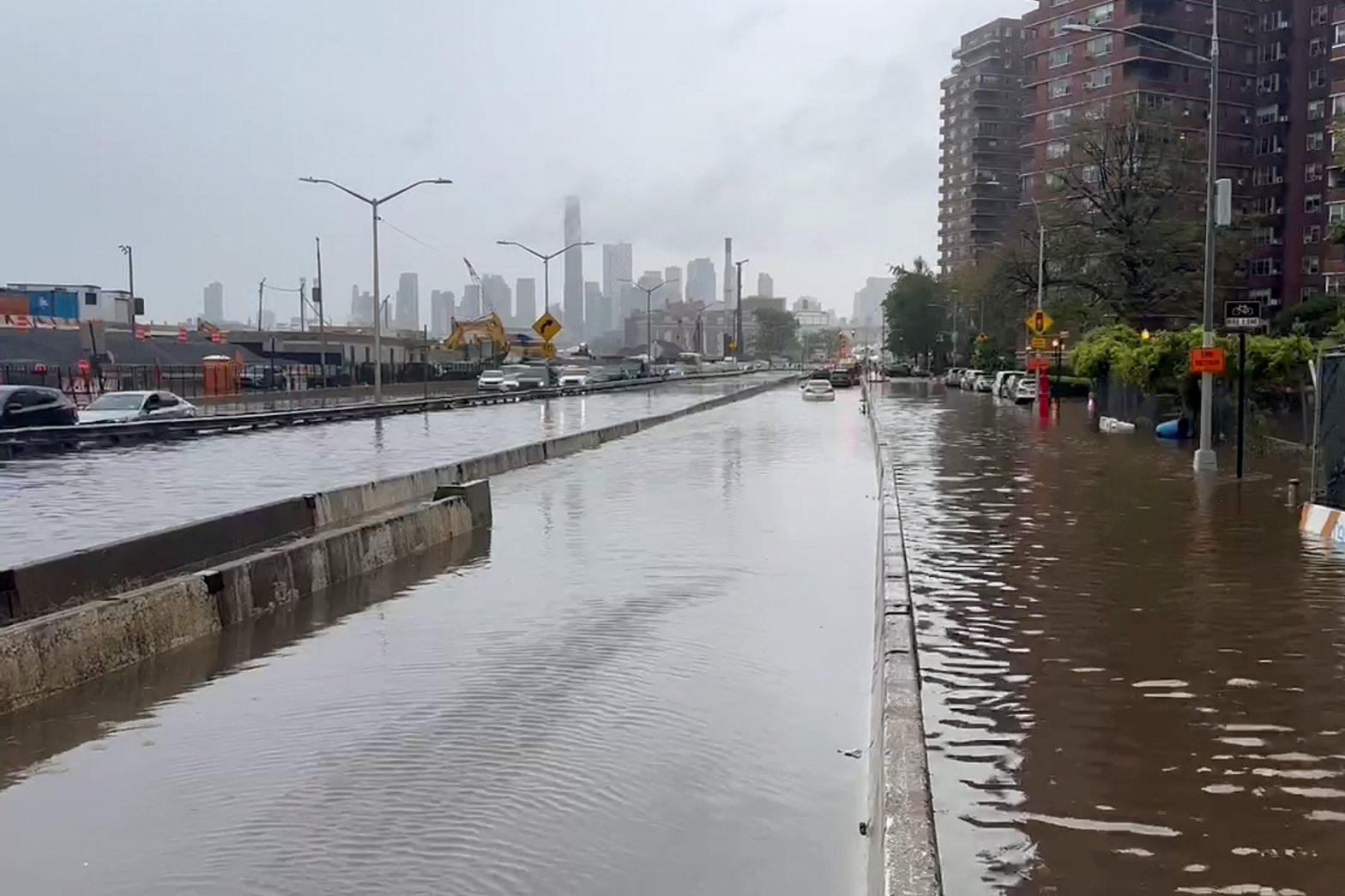 Storm Pounds New York City Area, Flooding Subways and Leading to Abandoned Vehicles