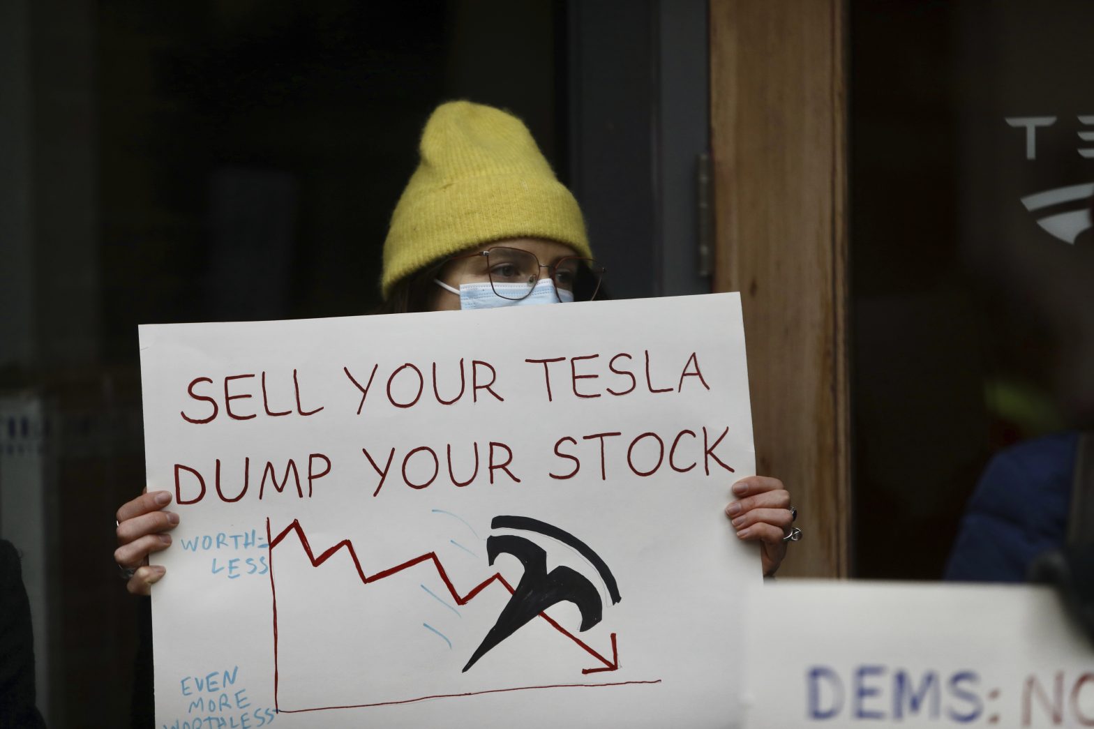Musk’s Embrace of Right-Wing Politics Risks Turning Off Car Buyers and Sinking Tesla’s Stock