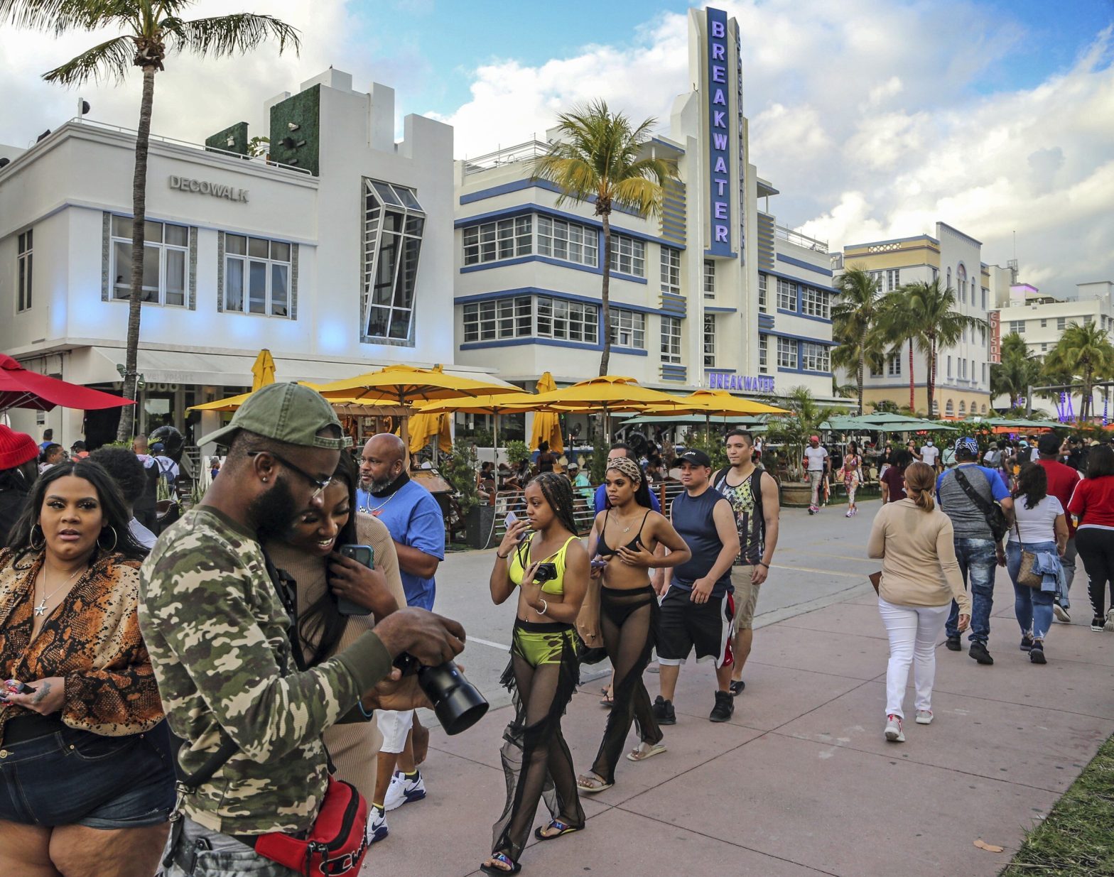 Miami Beach in State of Emergency as Spring Break Crowds Cluster
