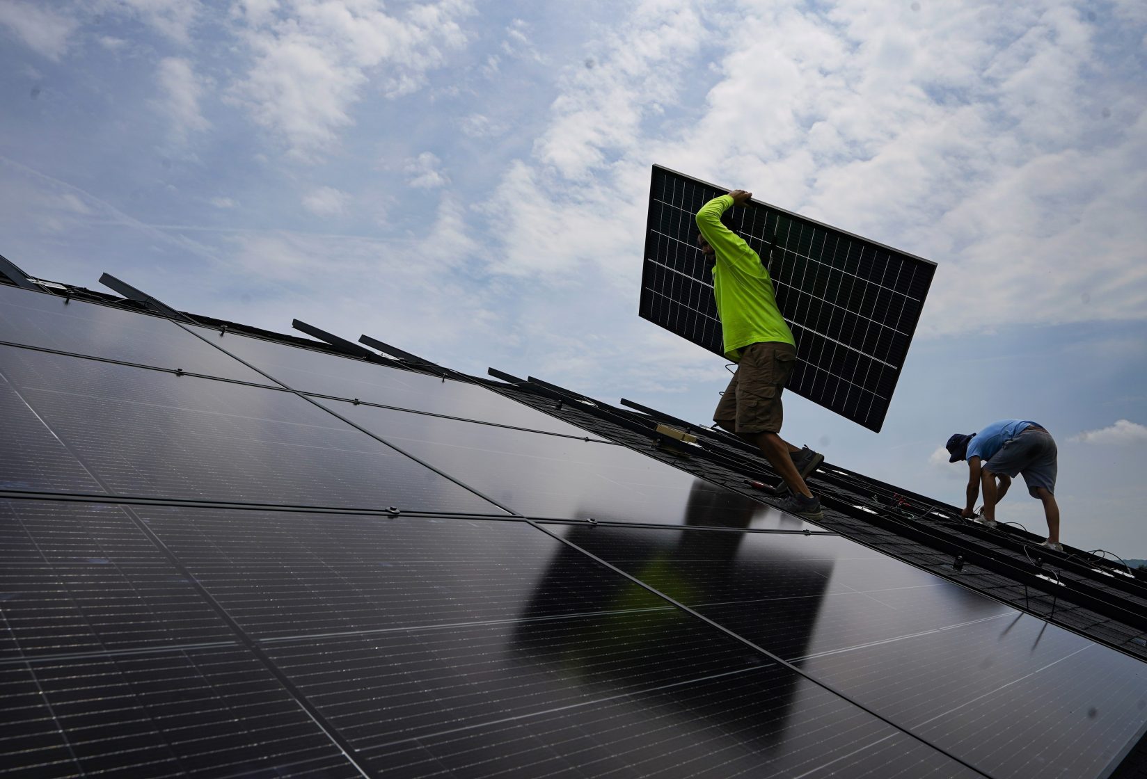 Business Group Estimates Several Hundred Thousand Clean Energy Jobs in EV, Storage and Solar