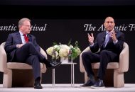 Trump Forcefully Defends National Security Adviser Over War Plans Debacle