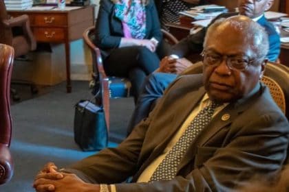 Clyburn, Warren Want to Cancel Student Loan Debts for Nearly 42 Million Americans