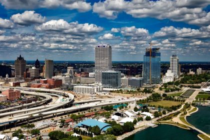 Many Attending DNC Convention in Milwaukee Slated to Room in Illinois