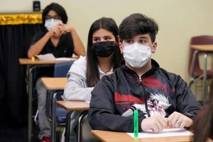 Circuit Judge Rebukes DeSantis Order Prohibiting Masks In Schools