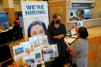 US Employers Add 199,000 Jobs as Unemployment Falls to 3.9%
