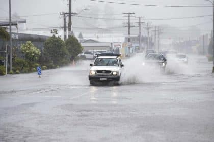 New Zealand City Grinds to Halt as Deluge From Cyclone Looms