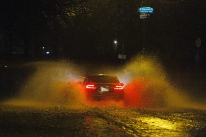 Storm Batters Northeastern US With Rain and Wind, Knocking out Power