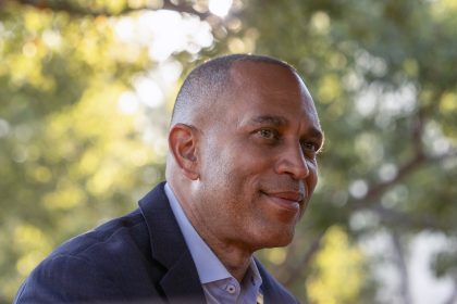 Hakeem Jeffries Wins Reelection as House Democratic Leader Despite Party’s Losses