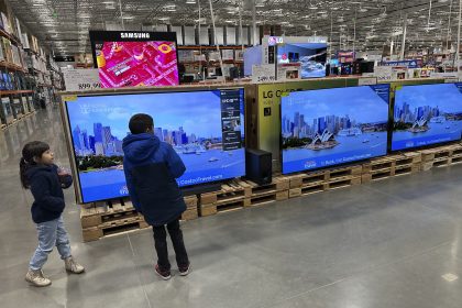 US Economy Grows Solid 2.3% in October-December on Eve of Trump Return to White House, 2.8% in ’24