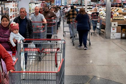 US Consumers Cut Spending in January More Drastically Than at any Point in the Last Four Years