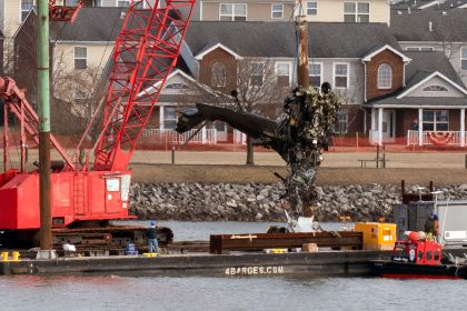 Senate Told Near Misses Frequent in Vicinity of Reagan National Airport