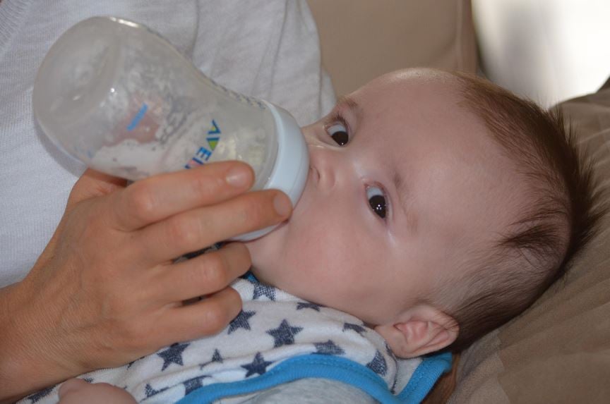 HHS, FDA Unveil ‘Operation Stork Speed’ to Expand Access to Infant Formula