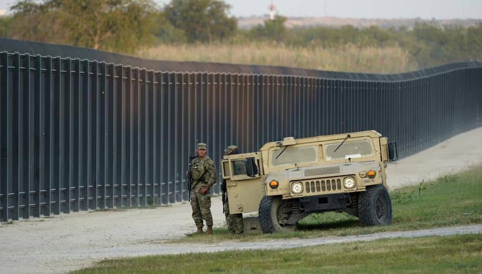 First Bus of Texas Migrants Arrives Near Capitol 