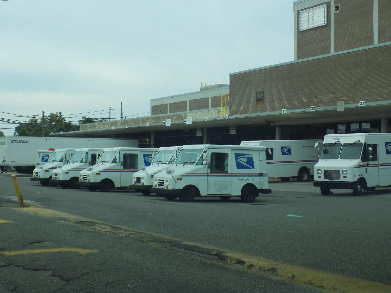 Congress Says USPS Electric Fleet Either ‘National Example’ or ‘Green New Deal Guinea Pig’