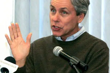 Carl Hiaasen Retiring from Miami Herald After 35 Years