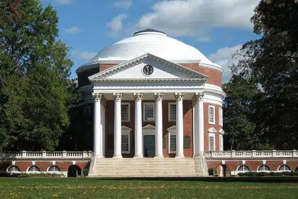 UVA Disenrolls Students for Not Complying with Vaccine Requirement