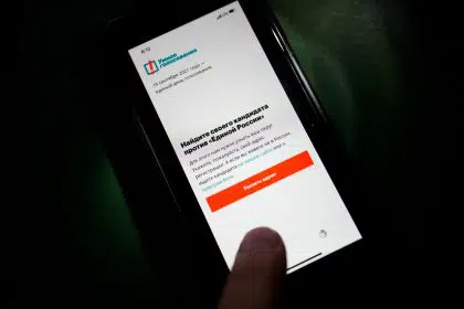Apple, Google Raise New Concerns by Yanking Russian App