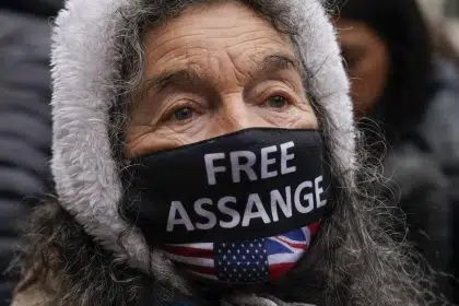 Assange Wins First Stage in Effort to Appeal US Extradition