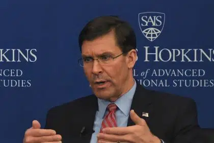<strong>Former Defense Dept. Leader Claims Right to Book Publication</strong>
