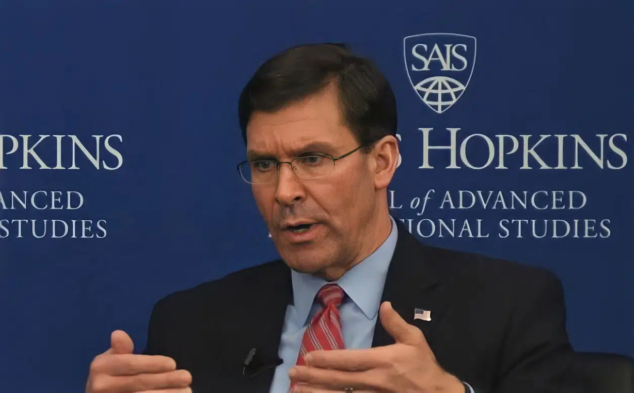 <strong></img>Former Defense Dept. Leader Claims Right to Book Publication</strong>