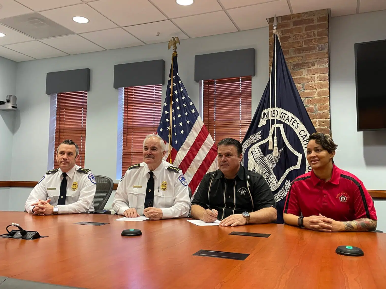 Capitol Police Officers Union Signs Labor Agreement