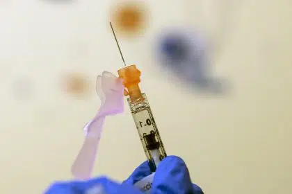 AP Source: US Urges Pfizer to Apply for Under-5 COVID Shots