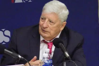 <strong>Walter Dellinger, Former Acting Solicitor General, Dies</strong>