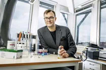 Breakthrough Achieved in Self-Charging Electronics Using Stored Solar Power