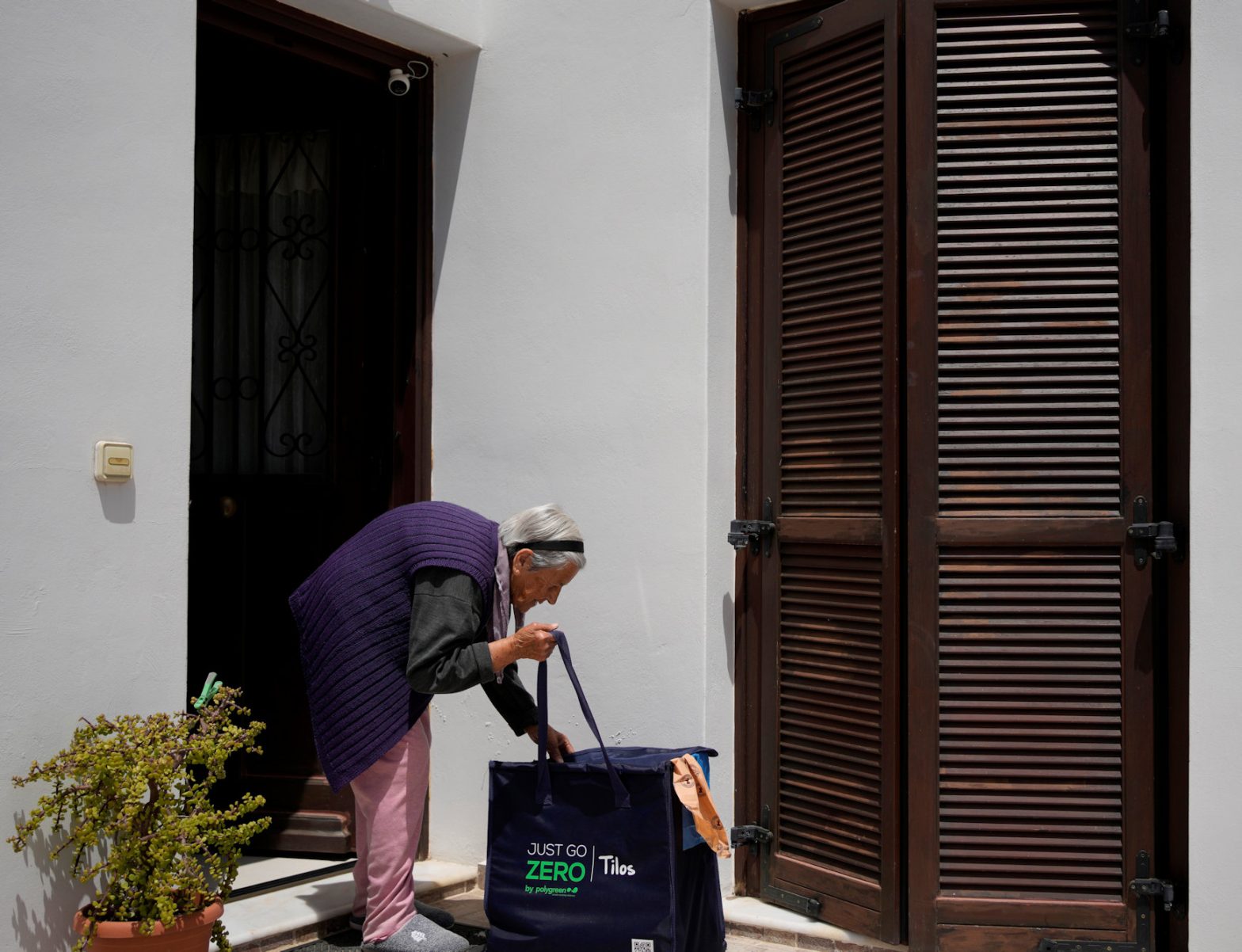 Battery-Powered Greek Island Bets on Green Future