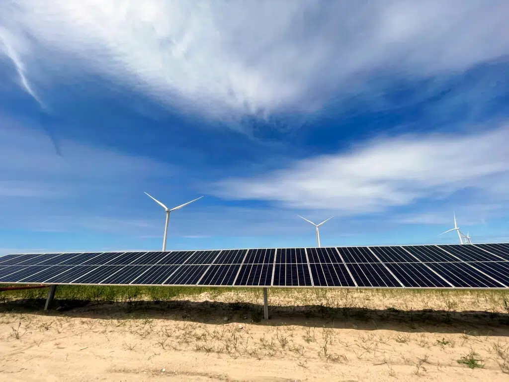 Tiny Oregon Town Hosts First Wind-Solar-Battery ‘Hybrid’ Plant