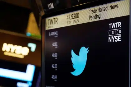 Musk Changes His Mind to Proceed With $44B Twitter Purchase