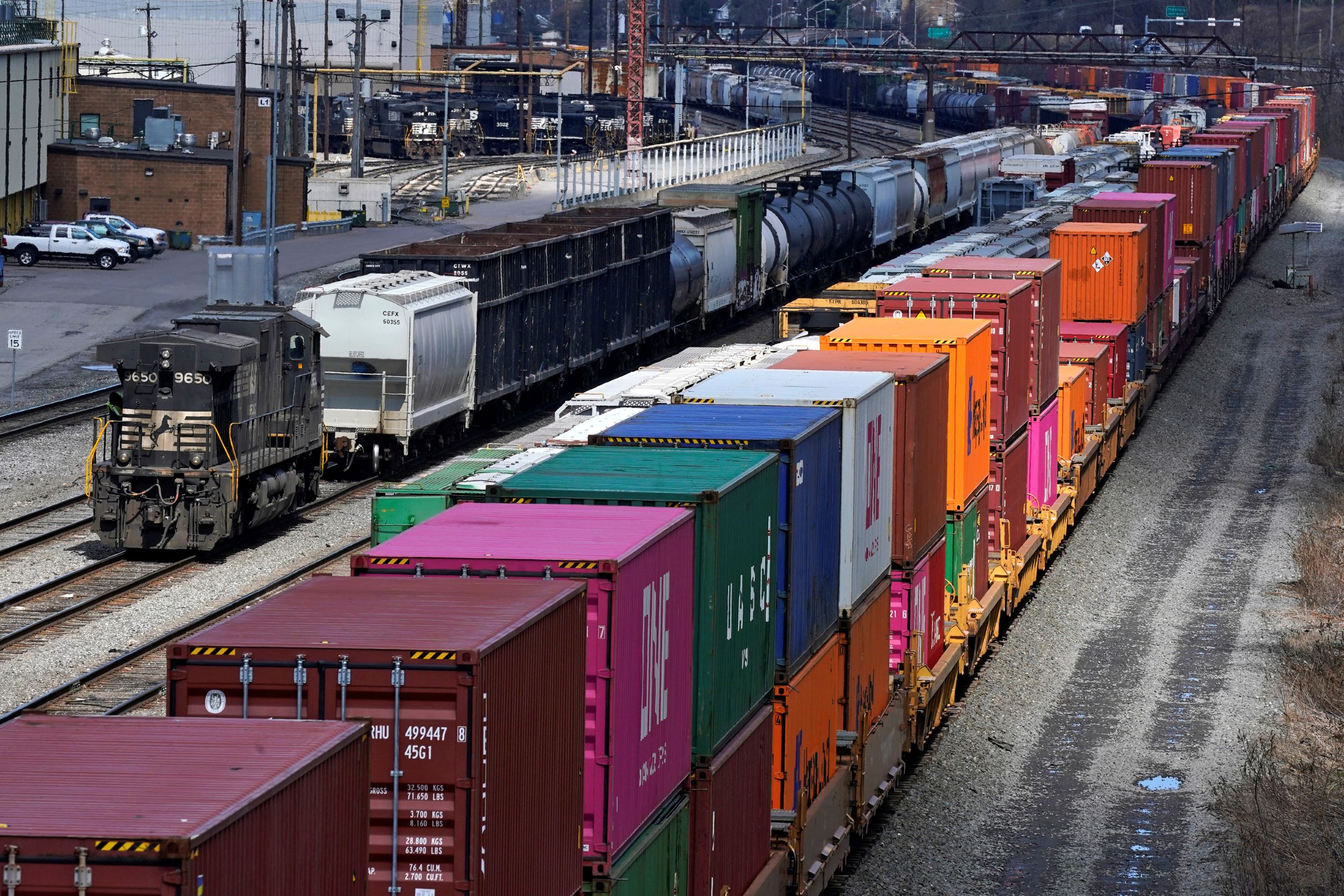 Railroad Unions Reject Labor Contract in a Potential Blow to US Economy