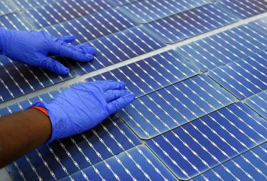 Taxes Slow India’s Solar Power Rollout but Boost Manufacture
