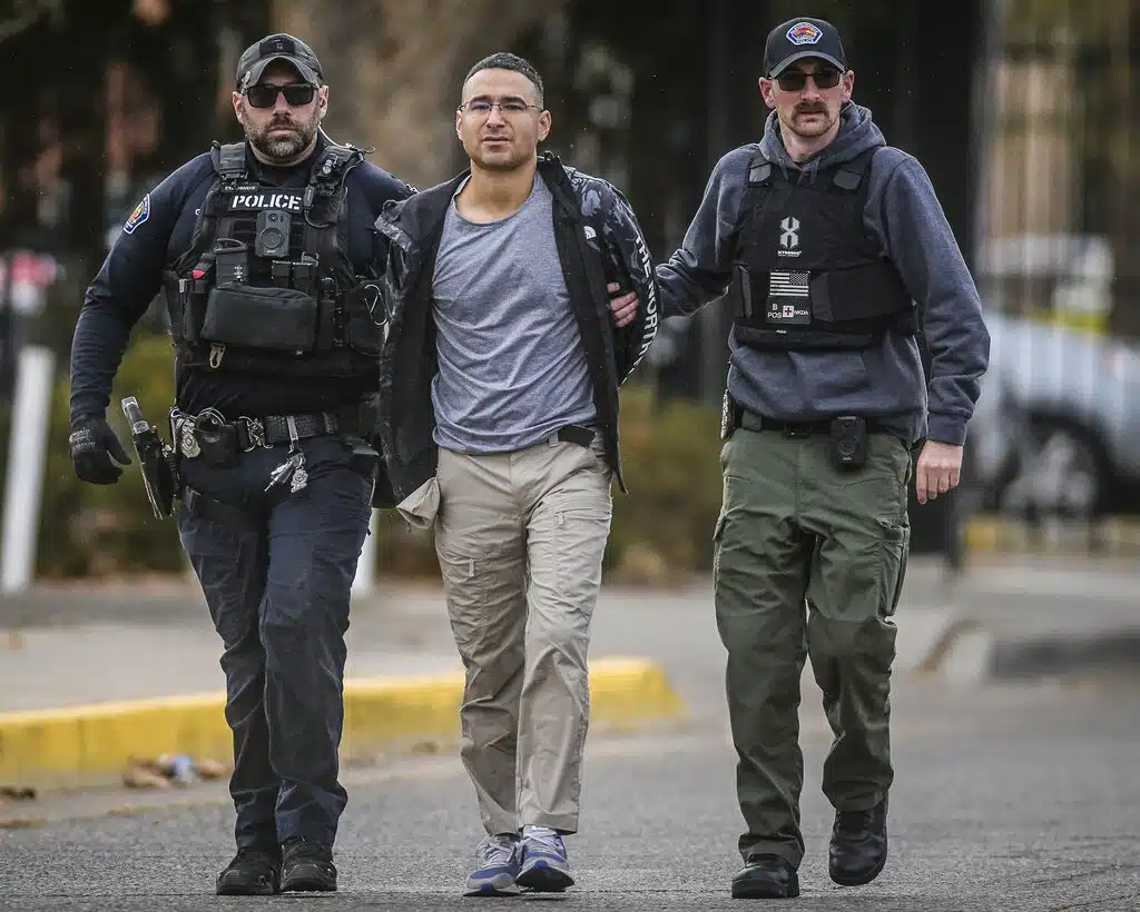 Ex-GOP Candidate Charged in Shootings at Lawmakers’ Homes