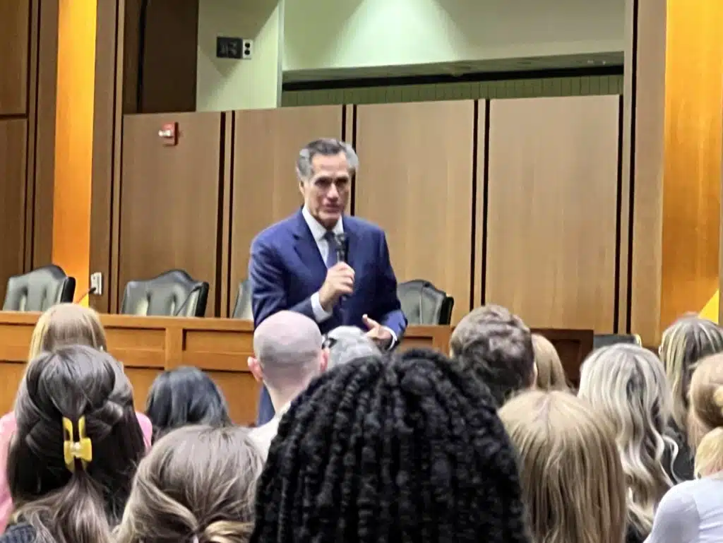 Sens. Warren and Romney Unite on Women’s Health Advocacy