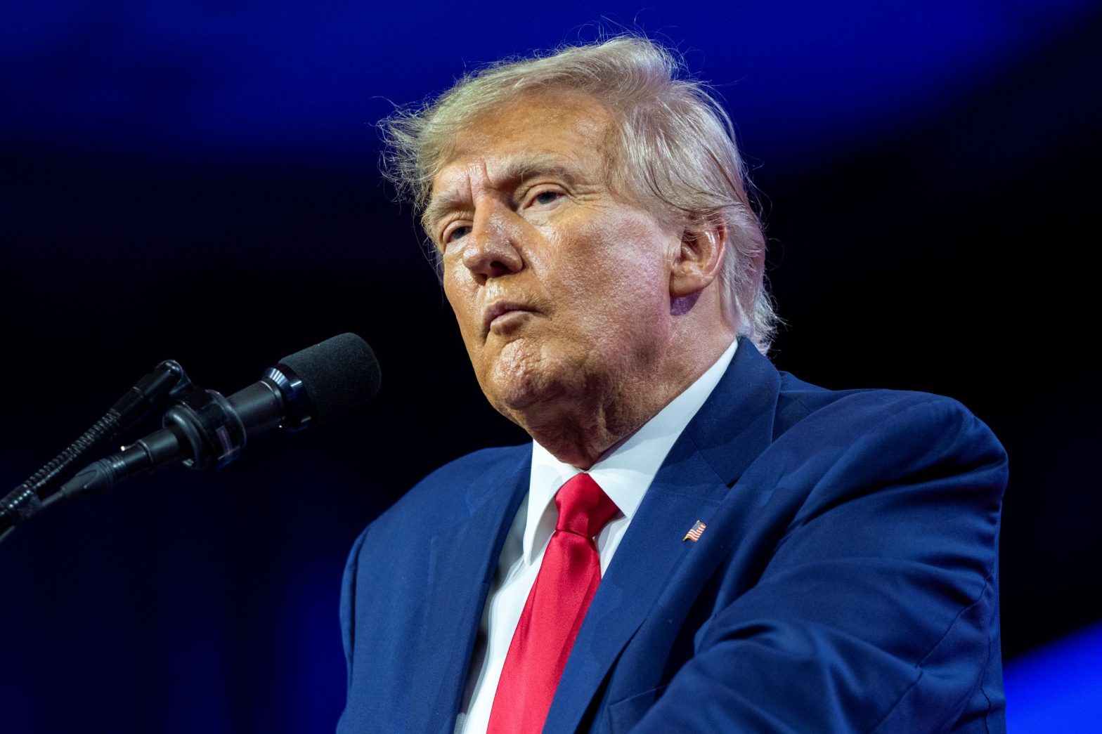 Trump Support in Iowa Eroding as He Stumps in Davenport